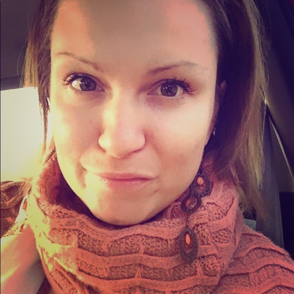 MEET YOUR POSHER, Krystal! NFS - Picture 4 of 8